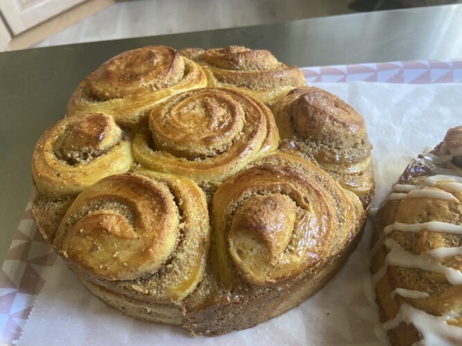 Cinnamon roll tart