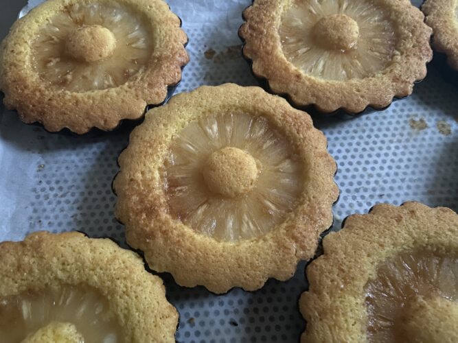 Soft ananas mini cake