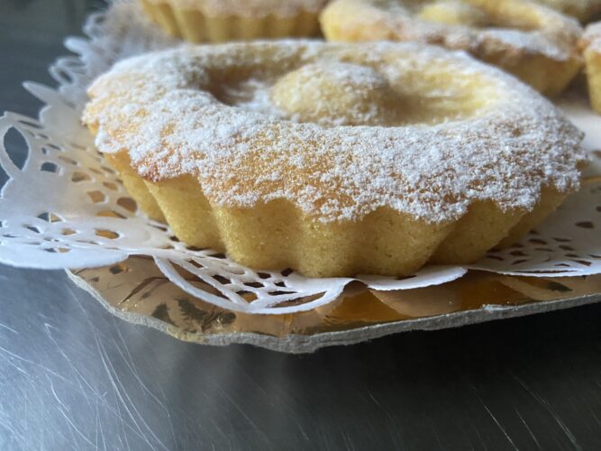 Soft ananas mini cake