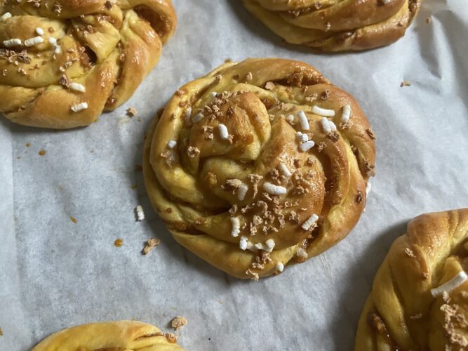 BRIOCHE TOURBOILLON PESCHE E AMARETTI