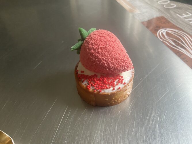 STRAWBERRY CHEESECAKE MIGNON TART