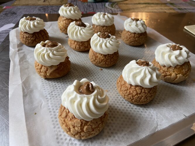 CHOUX CREMA AL CARAMELLO E NOCI PECAN