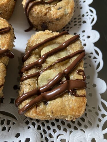 BANANA BREAD SEMI-INTEGRALE CON GOCCE DI CIOCCOLATO FORMATO MERENDA