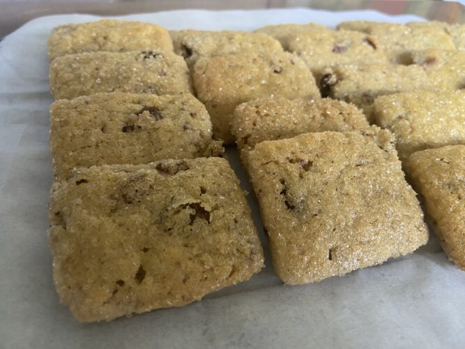 BISCOTTI CUBOTTI PECAN UVETTA E CANNELLA