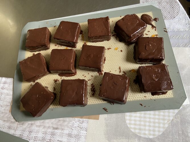 sacher mini cake