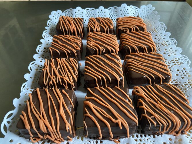sacher mini cake