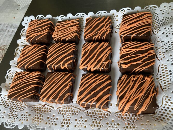 sacher mini cake