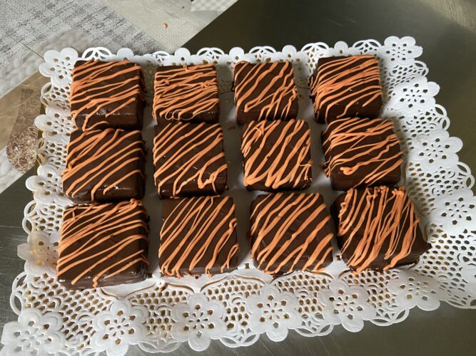 sacher mini cake