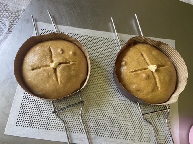 Panettone ananas cannella caramello taglio