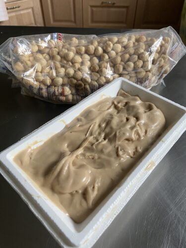 GELATO NOCCIOLA CON LATTE E PANNA