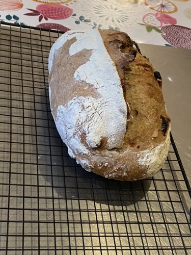 pane farro nocciole frutti rossi