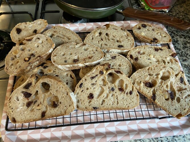 pane farro nocciole frutti rossi