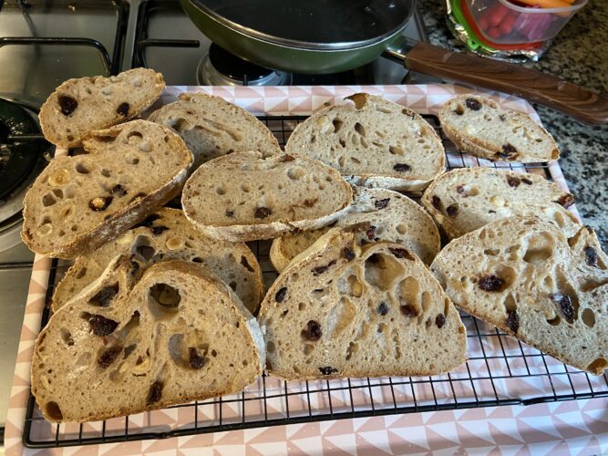 pane farro nocciole frutti rossi