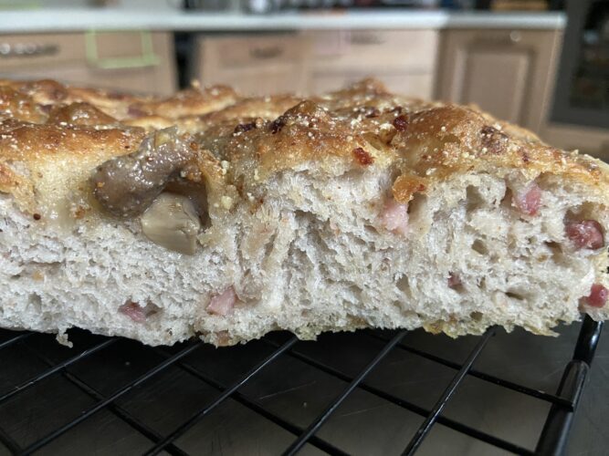 focaccia funghi speck noci