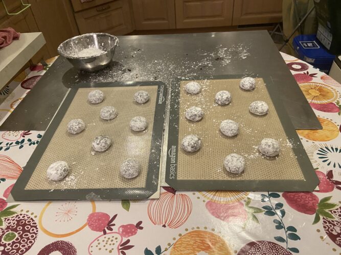 chocolate crinkle cookie