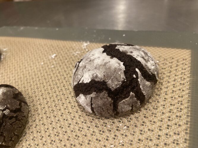 chocolate crinkle cookie