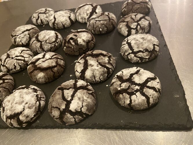 chocolate crinkle cookie