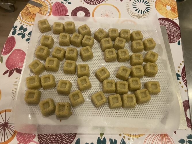 mini cake pesto