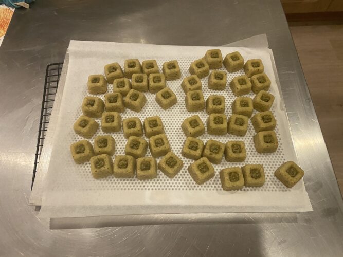 mini cake pesto