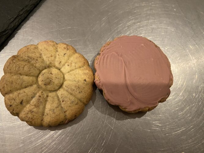 biscotti flower cookie