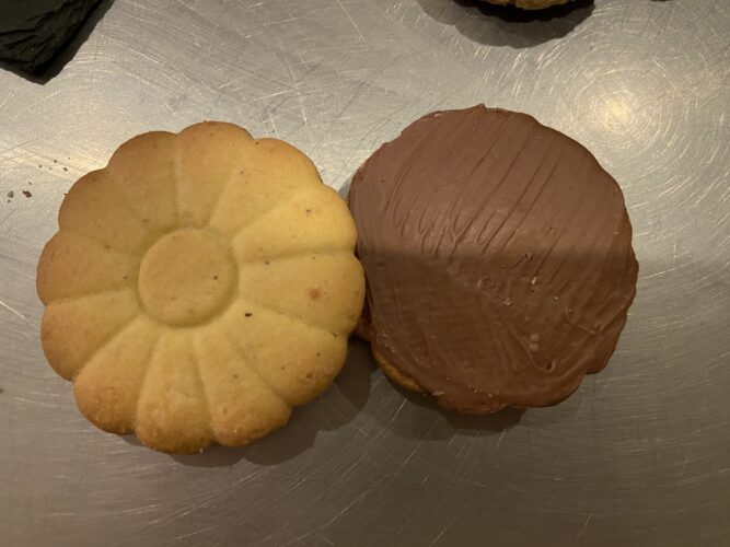 biscotti flower cookie