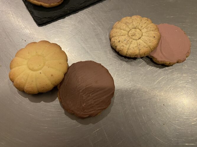 biscotti flower cookie