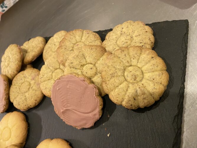 biscotti flower cookie