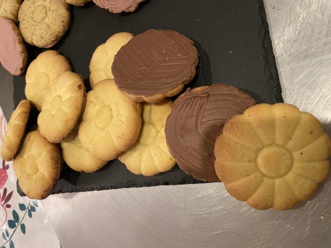biscotti flower cookie