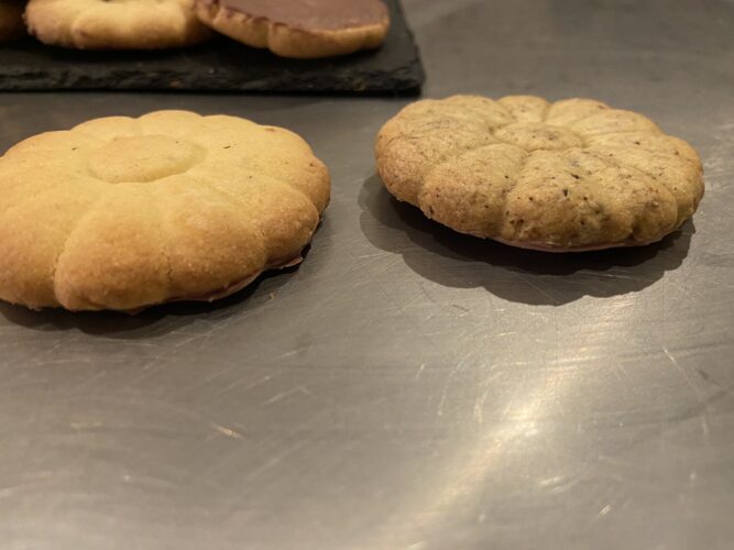 biscotti flower cookie