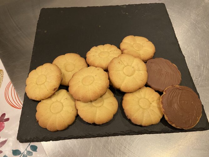 biscotti flower cookie