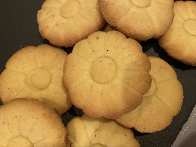 biscotti flower cookie
