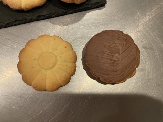 biscotti flower cookie