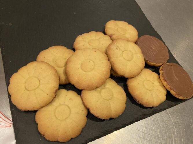 biscotti flower cookie