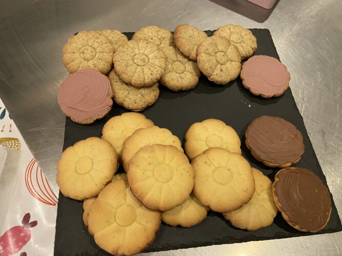biscotti flower cookie