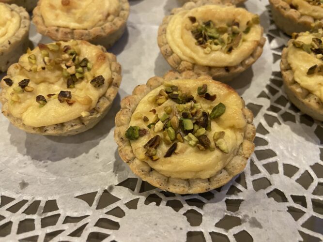 mini tart tonno capperi pistacchio