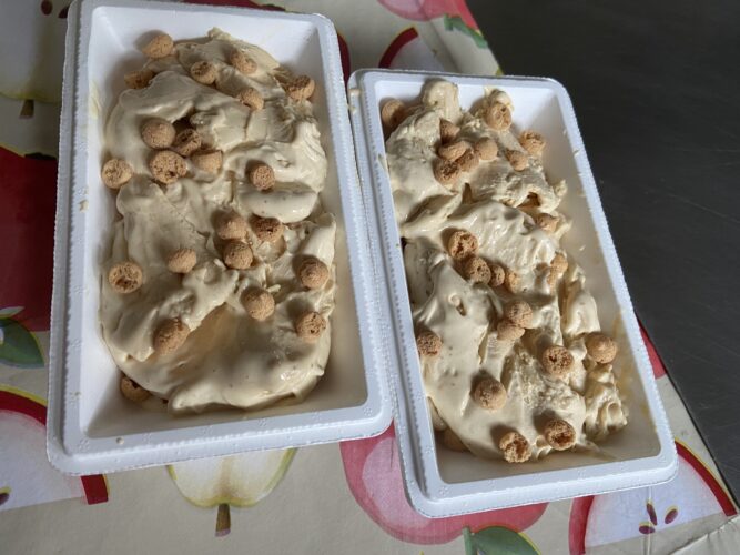 gelato biscotto amaretto