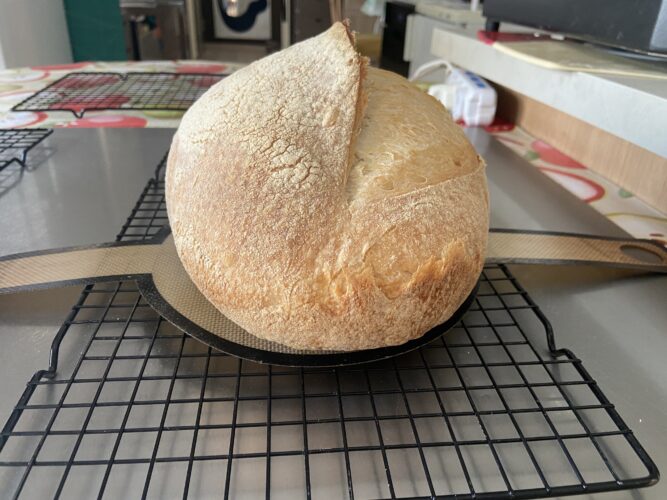 pane bianco lievito madre cotto pentola