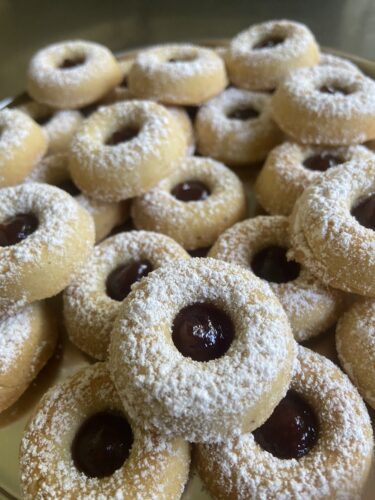 biscotti ciambelline linzer nocciole cannella frutti rossi