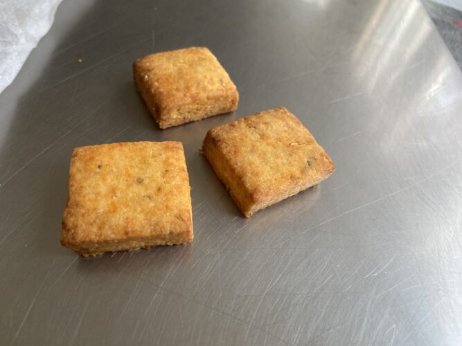 biscotti salati cubetti pomodoro