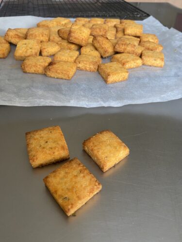 biscotti salati cubetti pomodoro