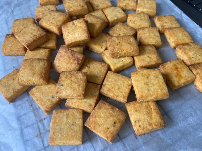 biscotti salati cubetti pomodoro