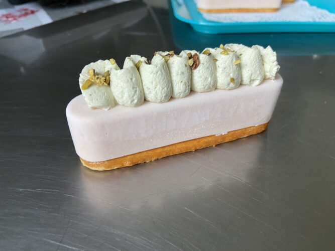 finto eclair salmone e pesto pistacchio