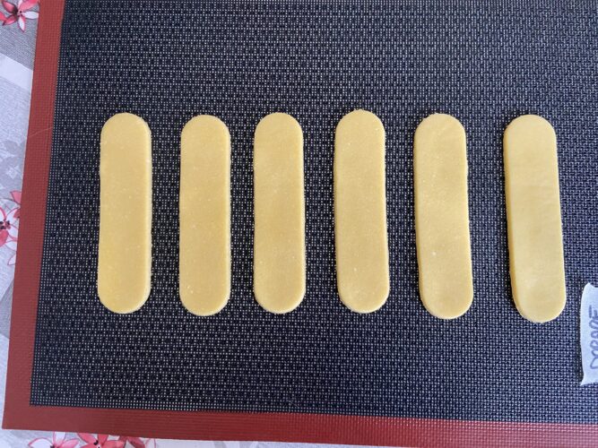 finto eclair salmone e pesto pistacchio