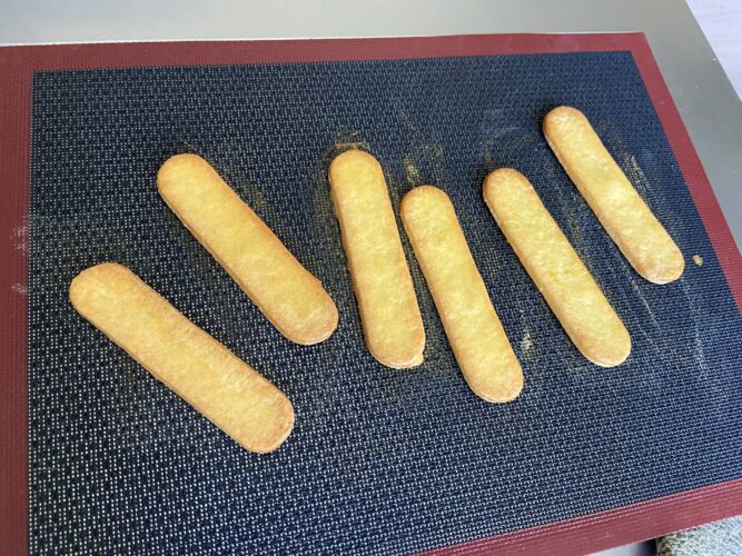 finto eclair salmone e pesto pistacchio