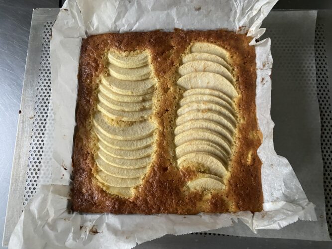 torta quadro mele tonka