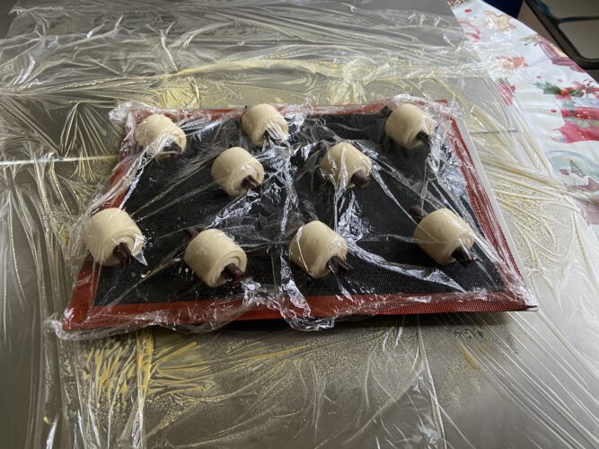 mini pain chocolate topping