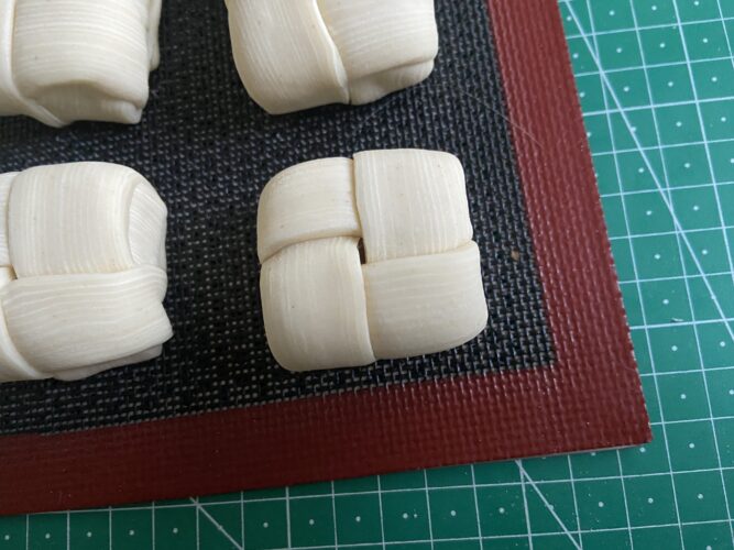 mini cookie croissant