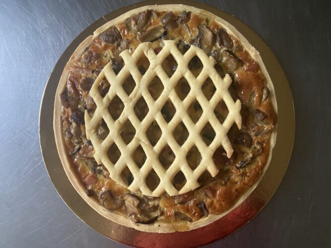 tart salata ai funghi castagne prosciutto