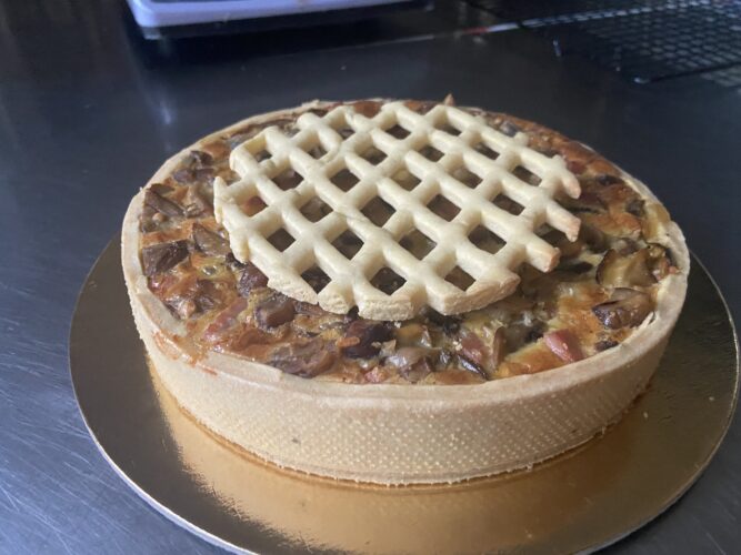tart salata ai funghi castagne prosciutto
