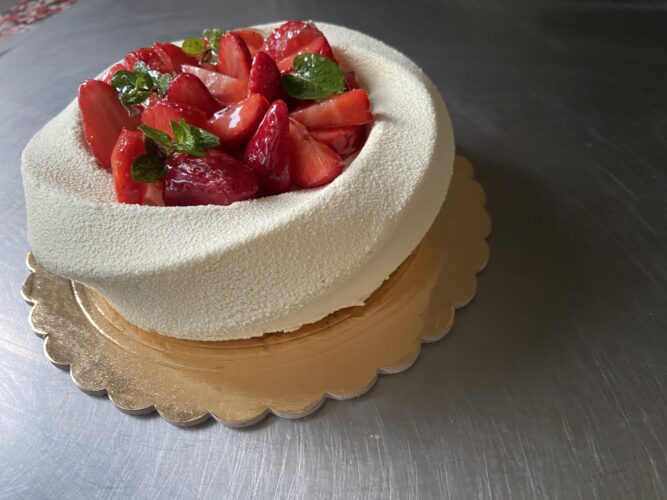 karma alle fragole torta moderna